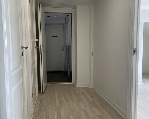 Hyggelig og rummelig stor lejlighed