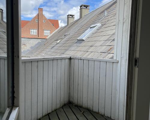 Hyggelig og rummelig stor lejlighed