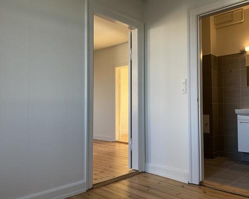 Flot lys istandsat 4-vær. lejlighed