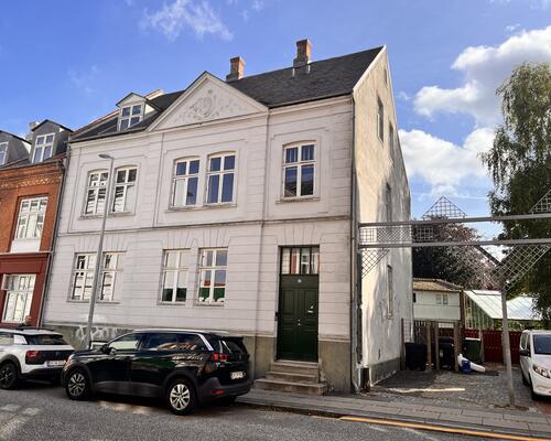 Rigtig stor og flot 3-værelses lejlighed