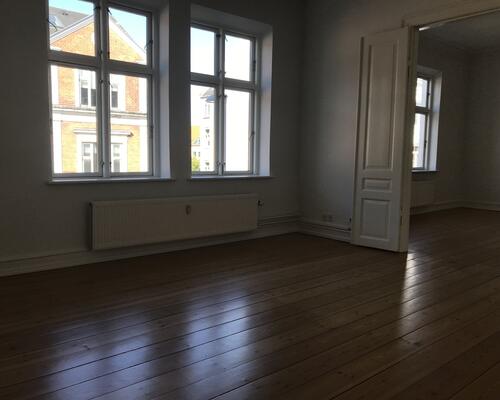 Rigtig stor og flot 3-værelses lejlighed