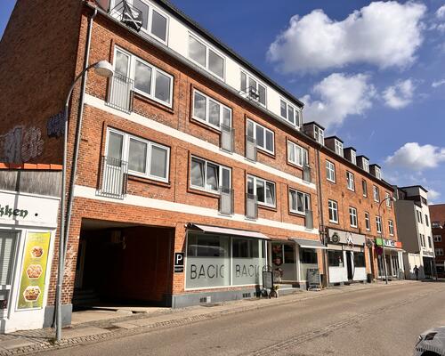 Flot lys istandsat 4-vær. lejlighed