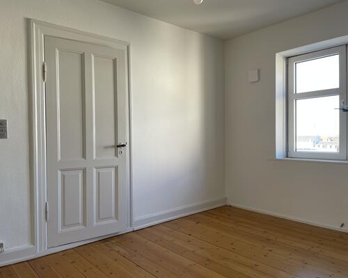 Flot lys istandsat 4-vær. lejlighed