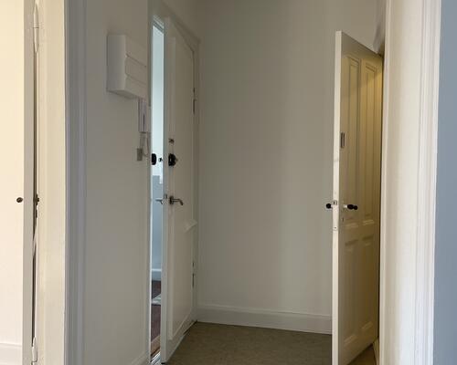 Flot lys istandsat 4-vær. lejlighed