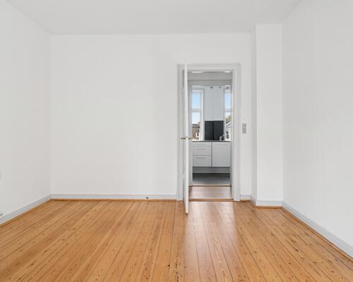 Stor lejlighed i rolige omgivelser