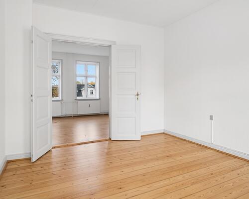 Stor lejlighed i rolige omgivelser