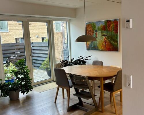 Nyere 4 værelses rækkehus udlejes i Højbjerg.