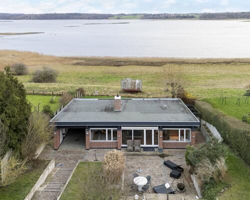 Arkitekttegnet kvalitetsvilla med storslået udsigt.