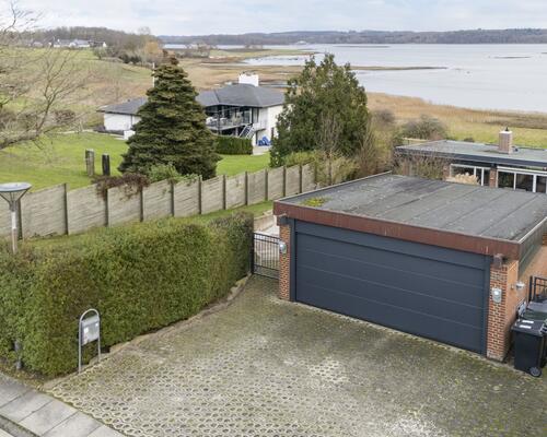 Arkitekttegnet kvalitetsvilla med storslået udsigt.