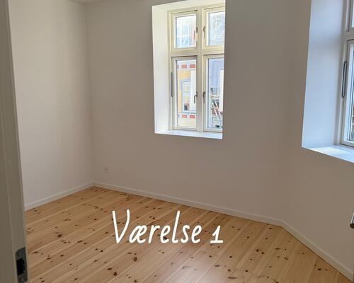 *Perfekt dele lejlighed. Tæt på by, indkøb og tog stationen.