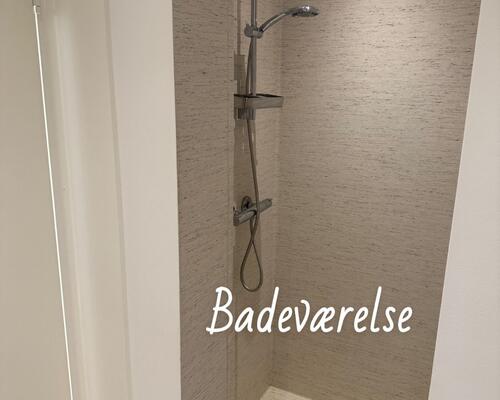 *Perfekt dele lejlighed. Tæt på by, indkøb og tog stationen.