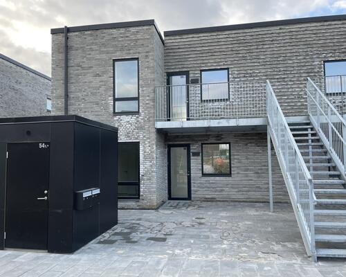 Lækker nyopført 3-vær. lejlighed med egen terrasse i Hasselager.