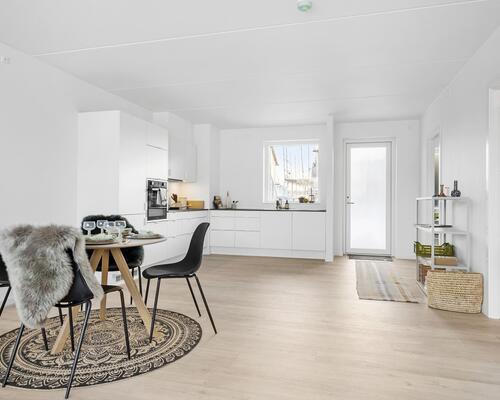 Lækker nyopført 3-vær. lejlighed med egen terrasse i Hasselager.