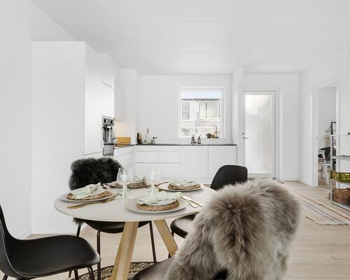 Lækker nyopført 3-vær. lejlighed med egen terrasse i Hasselager.