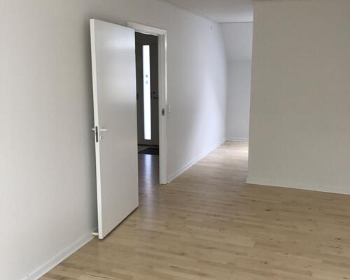 2-værelses lejlighed med altan, egen indgang og elevator i Odense