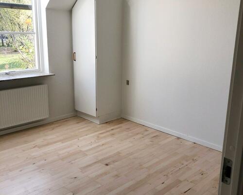 2-værelses lejlighed med altan, egen indgang og elevator i Odense