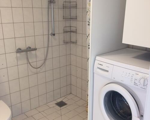 2-værelses lejlighed med altan, egen indgang og elevator i Odense