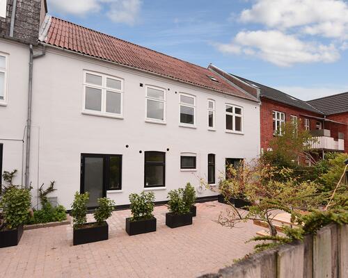 Istandsat 3-vær med nyt køkken og bad i centrum af Odder