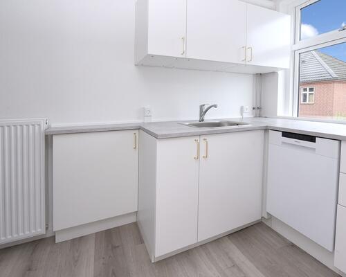 Istandsat 3-vær med nyt køkken og bad i centrum af Odder