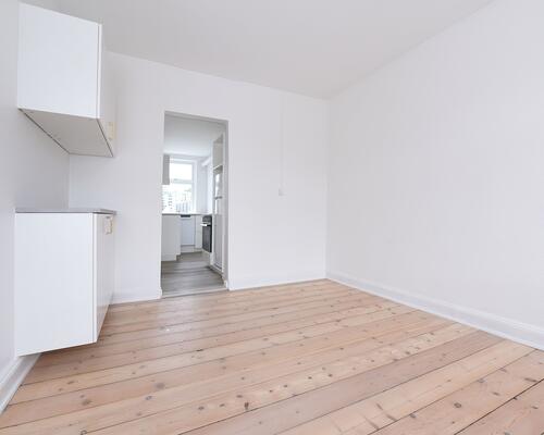 Istandsat 3-vær med nyt køkken og bad i centrum af Odder