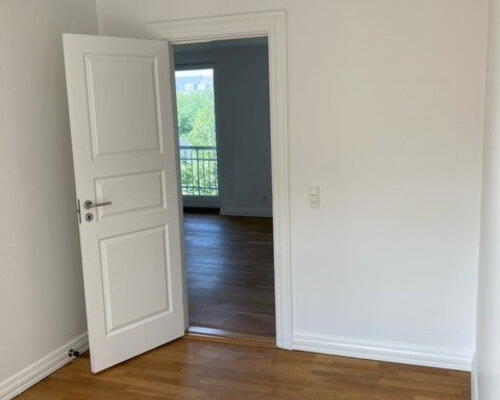 Lys 2-værelses på 53 m2 i Vestbyen med altan – tæt på nærbanen