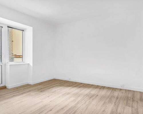 Stor og lys 3-værelses med sydvendt altan, fjordkig og elevator – midt i Aalborg