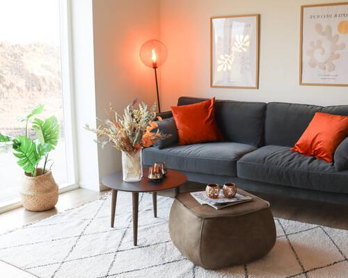 Lækkert 4-værelses rækkehus. Obs. alle billeder og plantegninger er vejledende. Denne bolig er spejlvendt ift. plantegningen.