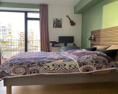 Moderne møbleret lejlighed med unik udsigt