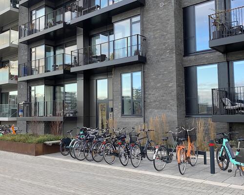 Moderne møbleret lejlighed med unik udsigt