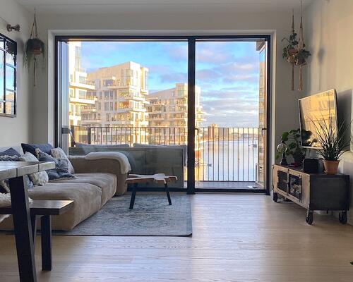 Moderne møbleret lejlighed med unik udsigt