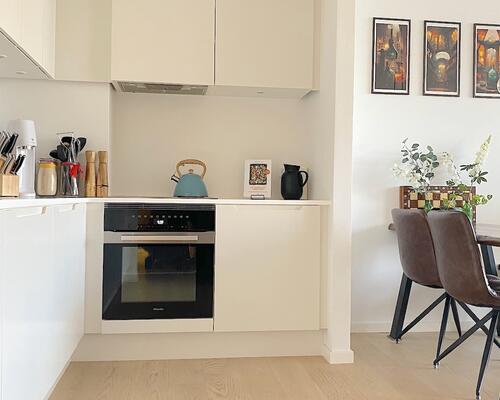 Moderne møbleret lejlighed med unik udsigt