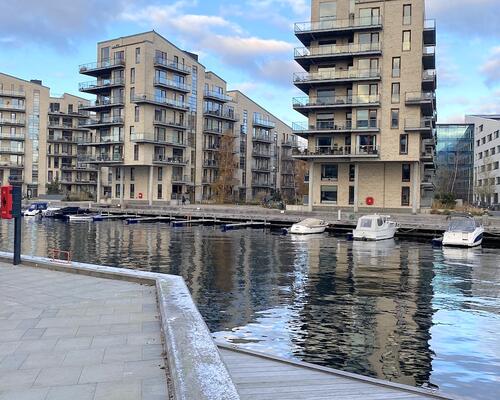 Moderne møbleret lejlighed med unik udsigt