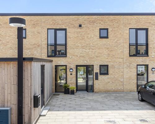 Velindrettet rækkehus i grønne omgivelser ved Kildebjerg, Ry