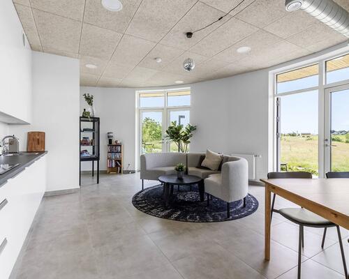 Velindrettet rækkehus i grønne omgivelser ved Kildebjerg, Ry