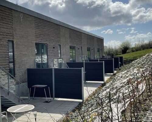 Stort, lækkert rækkehus i moderne 2-plans nybyggeri