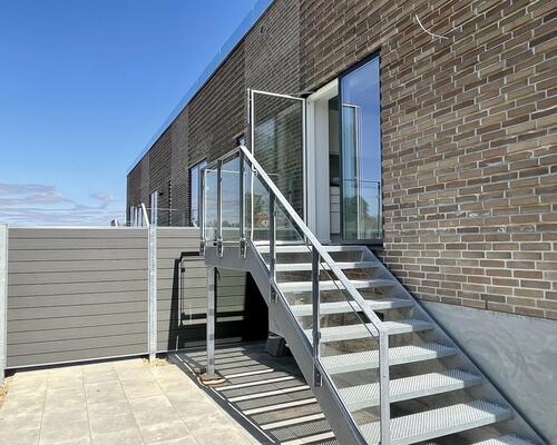 Stort, lækkert rækkehus i moderne 2-plans nybyggeri