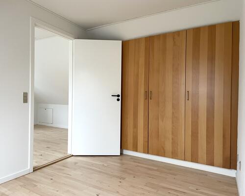 Rummeligt byhus i rolige, grønne omgivelser med nyt køkken