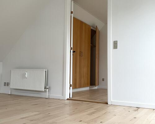 Rummeligt byhus i rolige, grønne omgivelser med nyt køkken