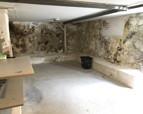 Rummeligt byhus i rolige, grønne omgivelser med nyt køkken