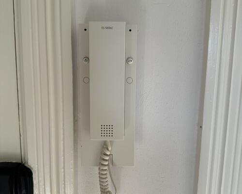 total nyrenoveret 2 vær. lejlighed.