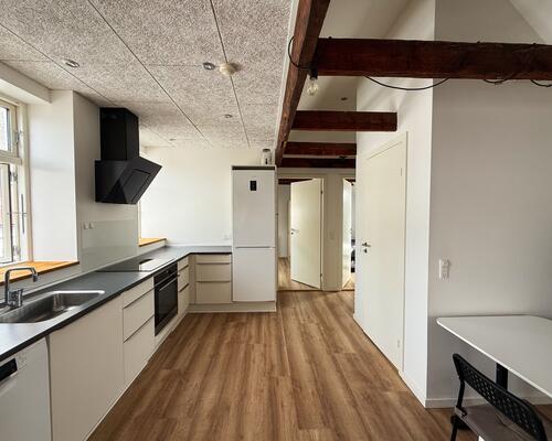 Super lækker lys 3 vær. lejlighed (evt. dele) i Centrum.