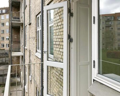 Skøn delevenlig 2-værelses lejlighed med to altaner