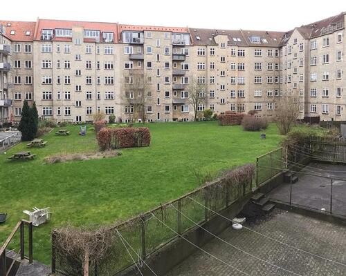 Skøn delevenlig 2-værelses lejlighed med to altaner