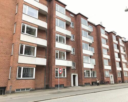 Skøn delevenlig 2-værelses lejlighed med to altaner