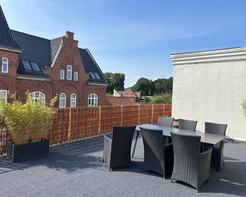 Nyrenoveret penthouselejlighed med tagterrasse i centrum af Fredericia