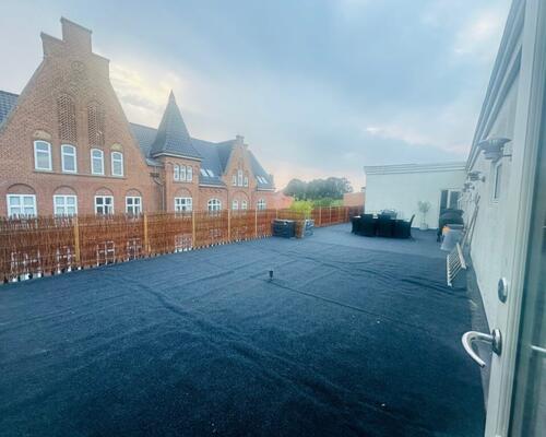 Nyrenoveret penthouselejlighed med tagterrasse i centrum af Fredericia