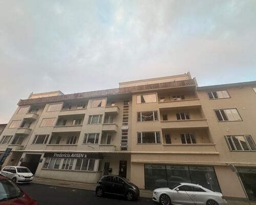 Nyrenoveret penthouselejlighed med tagterrasse i centrum af Fredericia