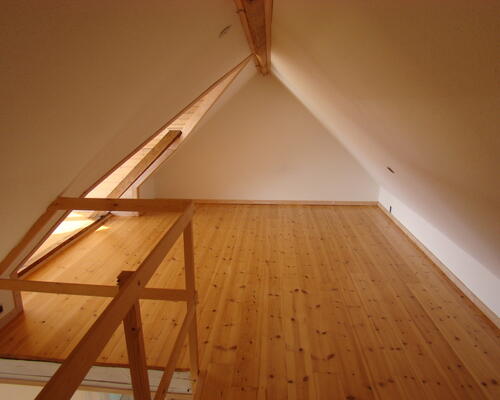 Hyggelig 2-værelses lejlighed med hems