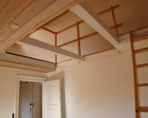 Hyggelig 2-værelses lejlighed med hems