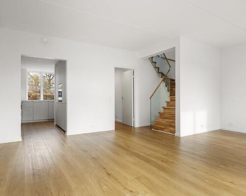 På en af Birkerøds mest attraktive adresser udlejes dette moderne rækkehus på Rolighedsvej 3B